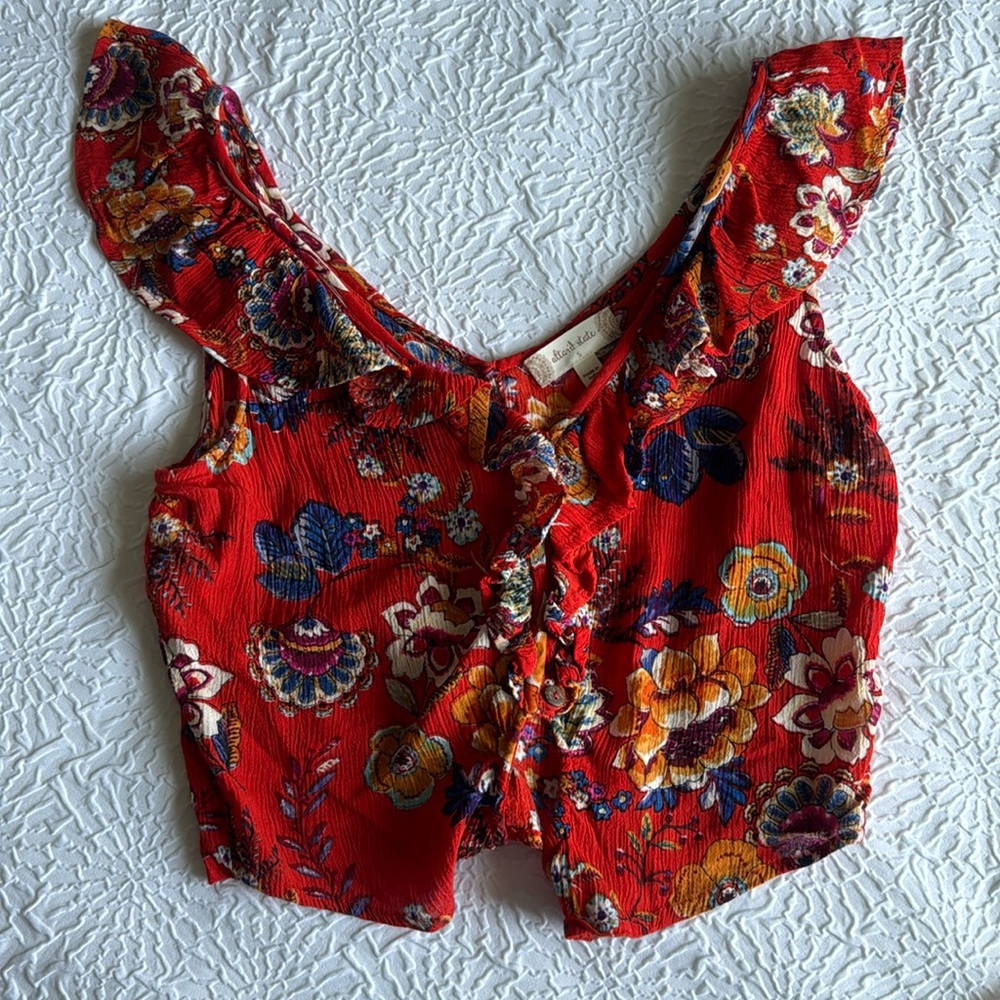 Altar’s State Button & Tie Front Crop Tank
